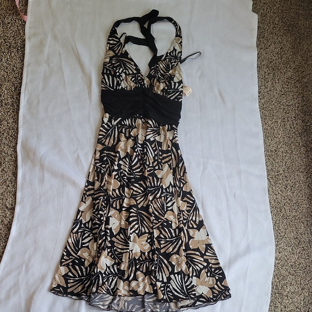Dressbarn Elegant Black and Cream Halter Dress Size 4